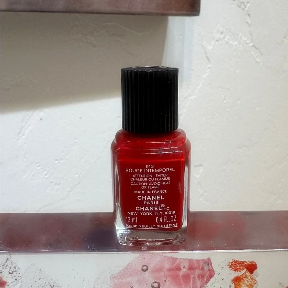 Limited Edition Chanel LE VERNIS LONGWEAR NAIL COLOUR  913 ROUGE INTEMPOREL RED